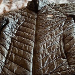 North face puffy coat size medium